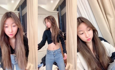 19歳の清純派美乳女子校生【19歳女子】寮内でこっそり配信して親友と遊ぶ③