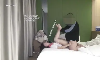 2024年最新，約炮大神，【胖爺的奇妙之旅】，20歲女大學生，兼職援交酒店開房，身高170美腿翹乳，激情交合爽炸