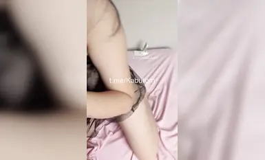 2024年12月最新，富二代真實約炮，【fKabuto】，25歲小學音樂老師，白嫩大奶子，大屁股很有沖擊感，半露臉！