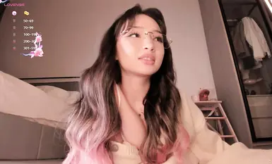 CB站最强丝袜淫水娃Intim_mateAsuna_love躺在床上被炮机狂草喷水！湿了一整张床(1)