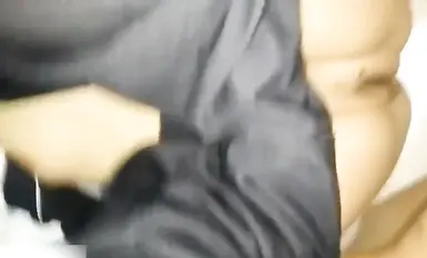 산둥은 처녀 여고생과 약속을 잡기 위해 많은 돈을 지불했습니다. 보지에 머리카락도 자라지 않은 소녀는 교복을 입은 채로 그녀에게 강요당하고 질내 사정을당했습니다.