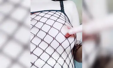 超嫩清純唯美小仙女【不小心噴到啦】小穴穴太敏感了 輕輕一揉就噴了好多水水，好想要爸爸的大雞巴填滿小母狗的騷穴 (2)