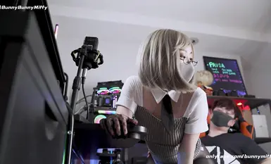 不要打游戲了，跟我一起玩吧_和黑絲高跟AI少女做愛，射在她的屁屁上！