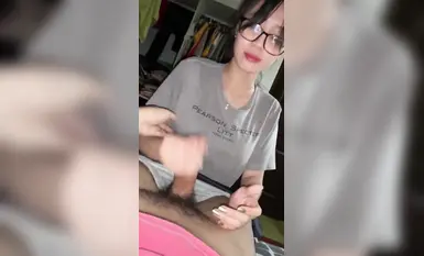 大學生騷貨眼鏡妹口爆