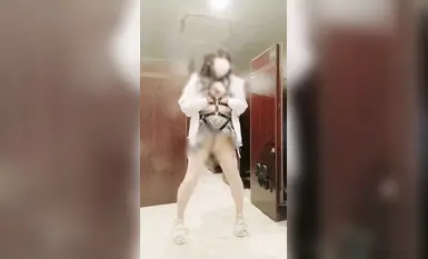 ความยับยั้งชั่งใจเครื่องสั่นสาวเครื่องแบบ