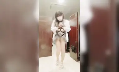 ความยับยั้งชั่งใจเครื่องสั่นสาวเครื่องแบบ