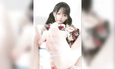 【玉足萝莉风嫩妹】，可爱双马尾，露脸小美女【要要饿晕了】推特福利，自慰口交足交，性爱，小母狗属性拉满(5)