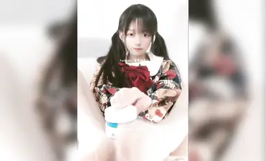 【玉足萝莉风嫩妹】，可爱双马尾，露脸小美女【要要饿晕了】推特福利，自慰口交足交，性爱，小母狗属性拉满(5)