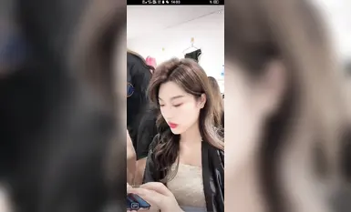 Douyin では、露出したスポット、美容ビデオ、福祉ビデオの小さなコレクションを披露する何千ものビデオが上映されました (52)