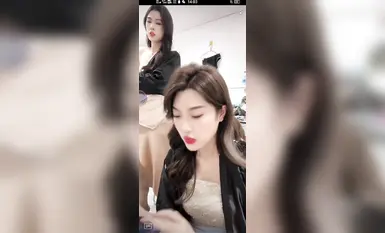 Douyin では、露出したスポット、美容ビデオ、福祉ビデオの小さなコレクションを披露する何千ものビデオが上映されました (52)