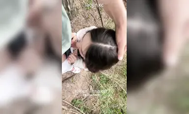 2025年1月最新，【真實大學生勾搭】，網約車司機野外車震，肥美白虎饅頭逼，完美露臉，後入內射