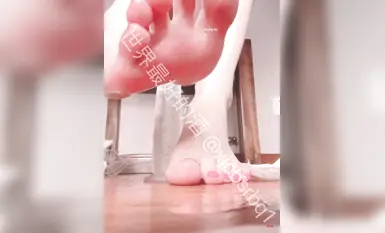 【青春无敌】，极品白虎粉穴，反差女神【烧酒sjcbsrbq】推特视图全集，各种制服道具，紫薇喷水，内窥镜看子宫(9)