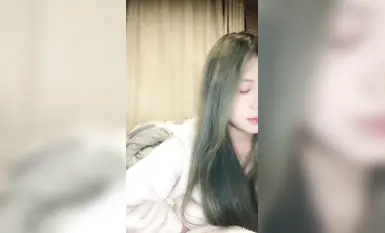 สาวมีชีวิตชีวาที่มีรอยสักยังคงน่าตื่นเต้น หากไม่มีรอยสัก สาวมีชีวิตชีวาก็มีความน่าสนใจน้อยลงเล็กน้อย