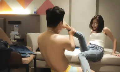 Seorang wanita muda yang baik, malam ini saya tidak mahu wanita matang, saya mahukan wanita muda, dia mempunyai stoking hitam dan punggung putih, dia adalah perempuan murahan kecil yang indah, bilik siaran langsung sangat popular, dia menawan dan cantik g