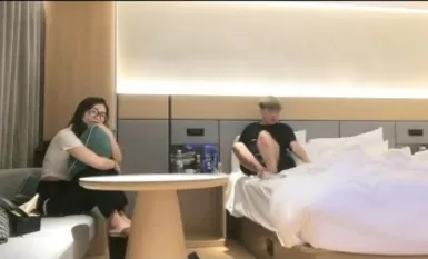 杏吧- 最近泡良成果，清純大三學妹，飯店啪啪盡情享用良家誘人胴體