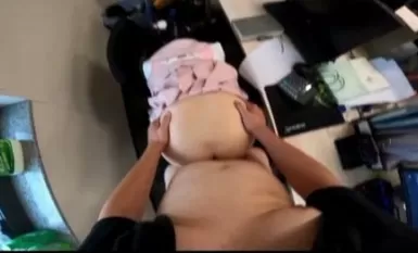 Perfectly exposed top girl Lolita "Meow Meow" na nakikipagtalik sa labas sa opisina, first-person view na walang condom