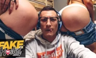 假旅館短意大利青少年愛上無盡的極客進行三人行