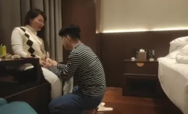 [Orang Cina tidak berbohong kepada orang Cina], isteri yang cerdas dan cantik, punggung yang sangat besar, lelaki muda yang bertenaga mencari cinta ibu sejati