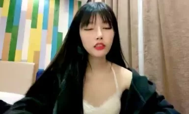 高颜值女神【七喜少女】豪华酒店里面自慰