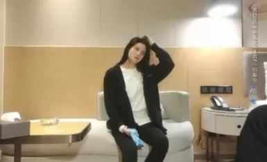 This chick is definitely a very high quality peripheral goddess, sweet face, tall figure