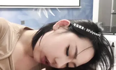 高顏值女神 我小穴還被其他男人插過 他還射我嘴裡了 最後吞精 (3)