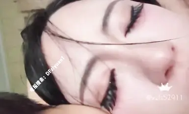 高颜值女神我小穴还被其他男人插过他还射我嘴里了最后吞精(4)