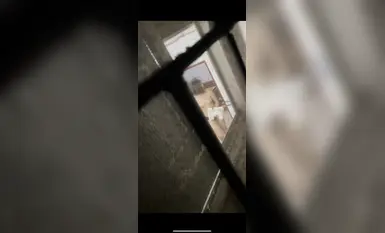 น้องสาวเพื่อนบ้านกำลังอาบน้ำ