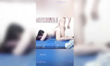 방 안에서 신음하는 이모와의 근친상간.