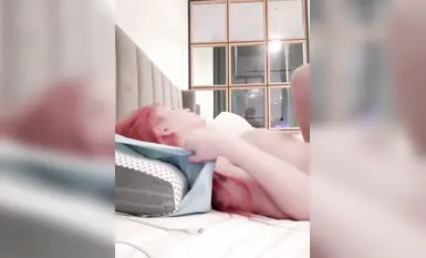 露臉反差婊【Emma18Y】付費劇情福利-2 情慾湯屋-偷偷讓我吃下X葯 還把我玩到壞掉、情慾網友-韓國意外遇到Omi的網友！