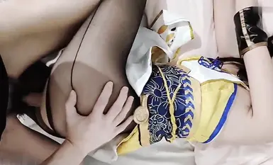 COSER yang terbaik dikelilingi oleh lampu sorot di pameran komik Selepas pameran komik, dia dijemput ke hotel untuk disentuh