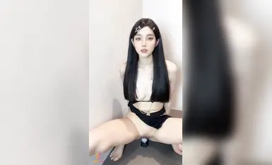 [Bayi muka dan payudara besar] Perempuan murahan kecil melancap_footjob menunggang dildo