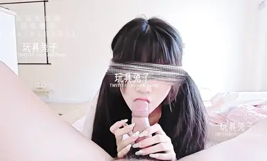 【2025年1月新品】嫩妹終結者性愛大神【玩具兔子】推特付費，雙飛喝尿，調教啪啪，露臉蘿莉母狗 (11)