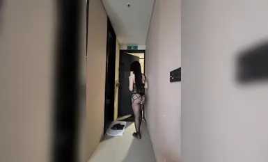 【2025年1月新流】綠帽淫妻癖，頂級身材，肥臀美少婦【h82625h】推特福利，真實偷拍勾引外賣，男技師 (10)