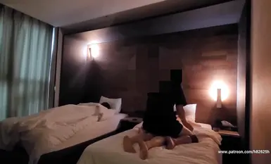 【2025年1月新流】绿帽淫妻癖，顶级身材，肥臀美少妇【h82625h】推特福利，真实偷拍勾引外卖，男技师(8)