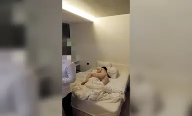 【2025年1月新流】绿帽淫妻癖，顶级身材，肥臀美少妇【h82625h】推特福利，真实偷拍勾引外卖，男技师(9)