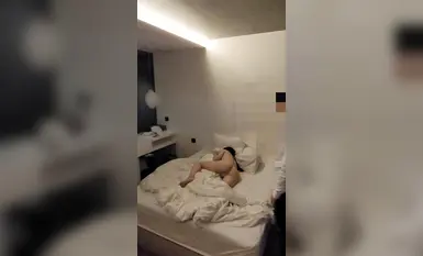 【2025年1月新流】绿帽淫妻癖，顶级身材，肥臀美少妇【h82625h】推特福利，真实偷拍勾引外卖，男技师(9)