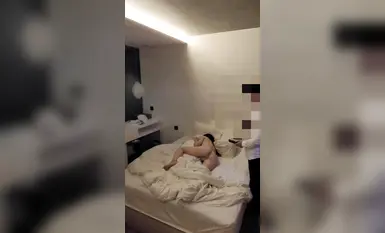 【2025年1月新流】绿帽淫妻癖，顶级身材，肥臀美少妇【h82625h】推特福利，真实偷拍勾引外卖，男技师(9)