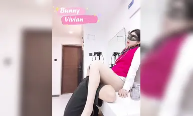 絕美高顏值逆天長腿女神『Vivian』南航空姐淫靡的私生活，撫媚身材制服簡直比空姐還有氣質，超美肉絲大長腿扶腰後入