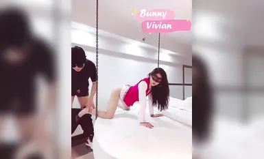 絕美高顏值逆天長腿女神『Vivian』南航空姐淫靡的私生活，撫媚身材制服簡直比空姐還有氣質，超美肉絲大長腿扶腰後入