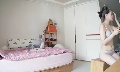 แอบถ่ายน้องสะใภ้ตอนตื่นนอนตอนเช้า เปลี่ยนเสื้อผ้า แต่งหน้า