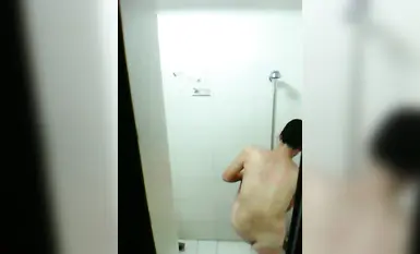 偷拍对面嫂子洗澡