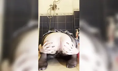 【2025年新流】可愛蘿莉型母狗！推特露臉福利姬【小羊咩咩】重金門檻視圖，裸舞，擴肛灌腸，道具自慰 (3)