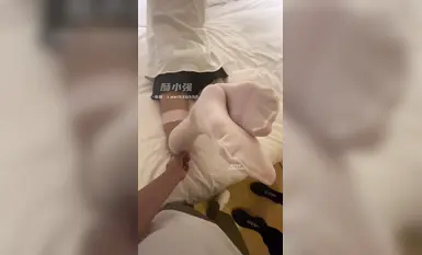 [Silk Foot Ecstasy] แฟนๆ Twitter 280,000 คนของบล็อกเกอร์ Footjob ถุงน่องไหมดั้งเดิม "Su Xiaoqiang" จ่ายเงินเพื่อถ่ายภาพส่วนตัวออฟไลน์ให้กับนางแบบมือสมัครเล่นที่ลูบไล้และเกี้ยวพาราสี [ตอนที่สี่] (2)