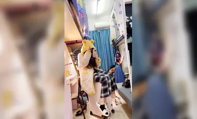 ทวิตเตอร์เปรียบเทียบนักศึกษามหาลัย[เซเลอร์มูน(ttzhunifacai)] ถ่ายทอดสดหอพัก ขึ้นแท่นอันดับหนึ่งในรายการไม่มีครีมพายในถุงยาง (3)