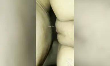 海角外站兄妹乱伦大神【也不熟】付费钻石贴，各种操妹妹，趁爸妈还在睡觉，偷偷起来去操熟睡的妹妹(4)