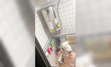 น้องสาวเพื่อนบ้านอาบน้ำ 4