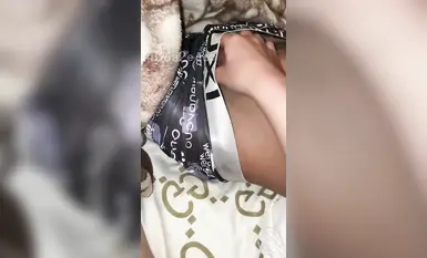 -海角女色狼『雅雅想睡親哥』鑽石貼合集，女追男隔層紗 爆操失禁白漿流一床，淫盪的小逼逼被哥哥操噴了一床的尿 (13)