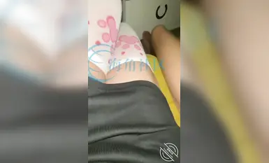 -สติกเกอร์เพชรคอลเลกชั่น "ย่าอยากนอนกับพี่ชาย" ของสาวโรคจิตชาวเคป หญิงสาวไล่ตามชายคนนั้นผ่านผ้าโปร่งและเย็ดเขาอย่างแรงจนเขาไม่สามารถกลั้นปัสสาวะได้และน้ำหล่อลื่นสีขาวของเขาไหลไปทั่วเตียง น้องสาวเจ้าชู้ถูกพี่ชายของเธอเย็ดและปัสสาวะพุ่งกระจายไปทั่