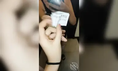 -海角女色狼『雅雅想睡親哥』鑽石貼合集，女追男隔層紗 爆操失禁白漿流一床，淫盪的小逼逼被哥哥操噴了一床的尿 (2)