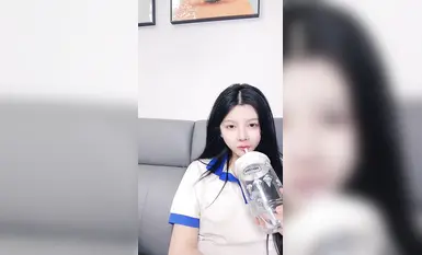 2025年2月新人，正宗饅頭逼，【06妹妹】，極品名器，高顏值美少女，好肥美的鮑魚，還是個人工白虎 (2)